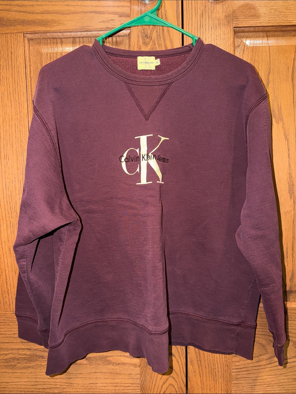 Calvin Klein Jeans Women’s Plum Crewneck Sweatshirt with CK Logo size XL